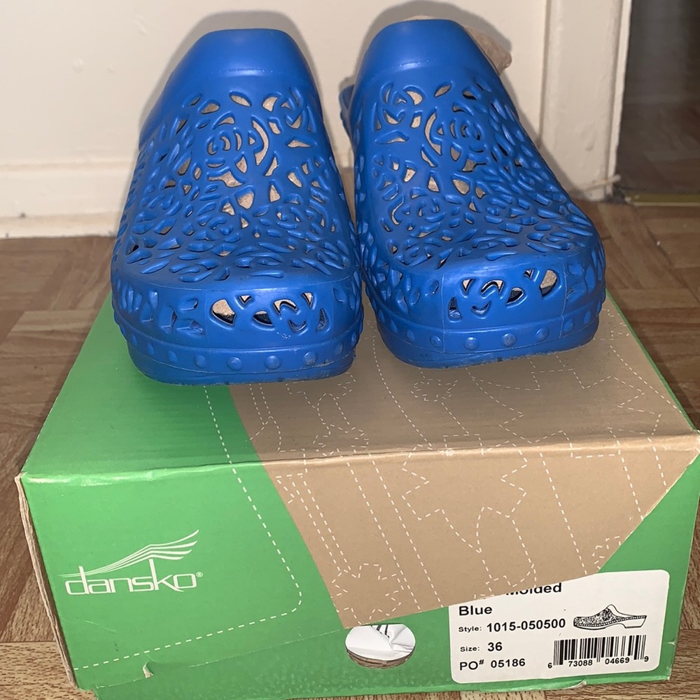 Danskos clogs cutout!